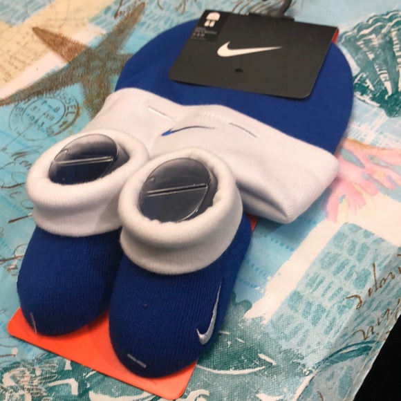 baby nike booties and hat